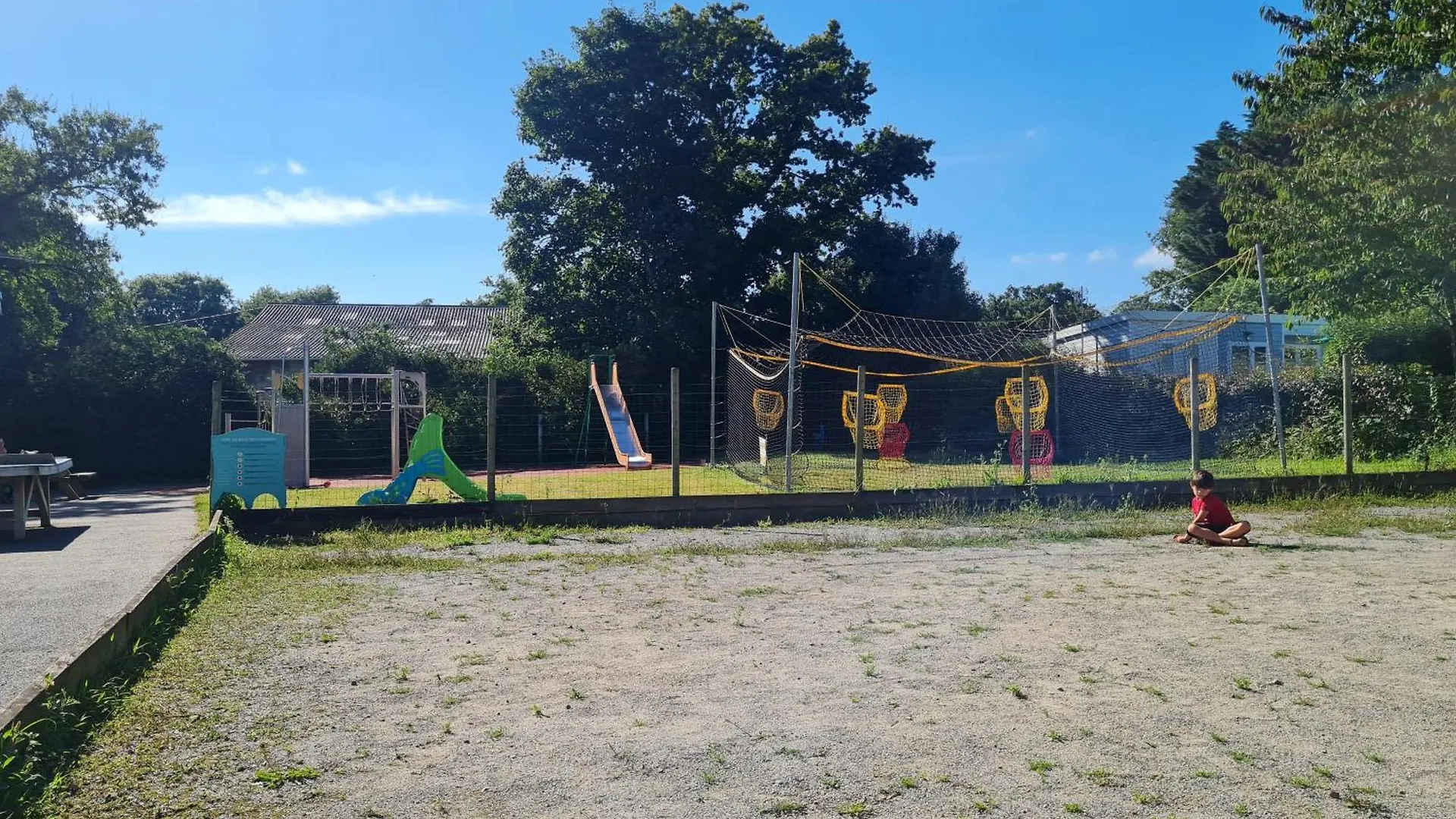 Mobil-Home En Camping Proche De La Mer Ambon